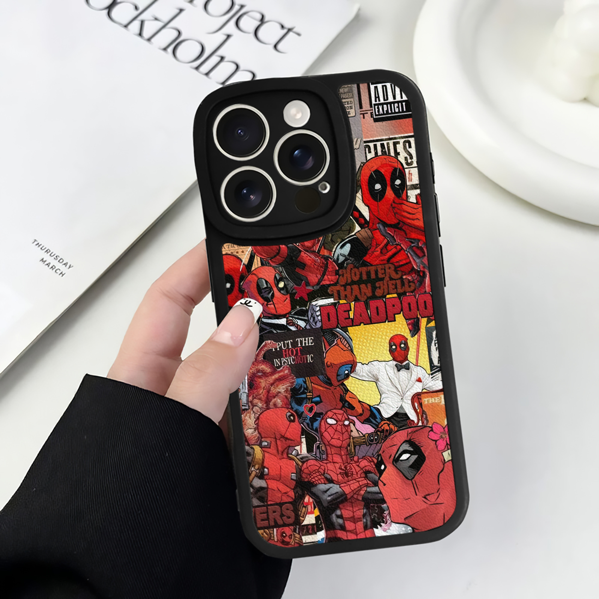 （画像用） Deadpool デッドプール 【iPhone 16シリーズ対応】シリコンスマホケース（レザー調） 材質：シリコン